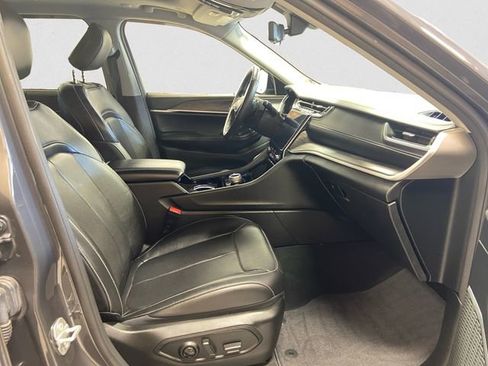 Used 2022 Jeep Grand Cherokee L Limited w/ Luxury Tech Group II image 16