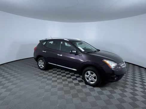 Used 2014 Nissan Rogue S w/ Convenience Package AWD/4WD image 2