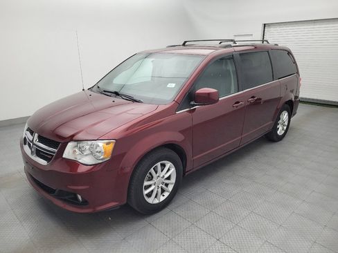 Used 2018 Dodge Grand Caravan SXT FWD image 2