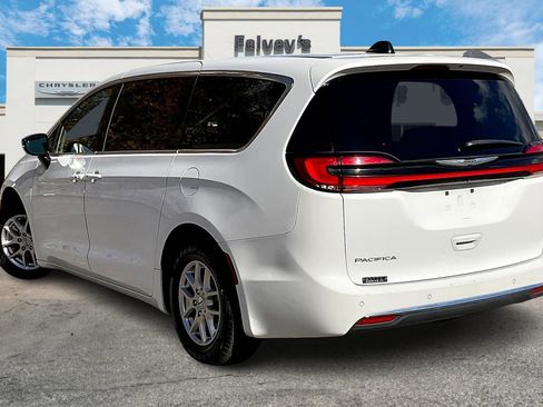 Certified 2024 Chrysler Pacifica Touring-L image 12