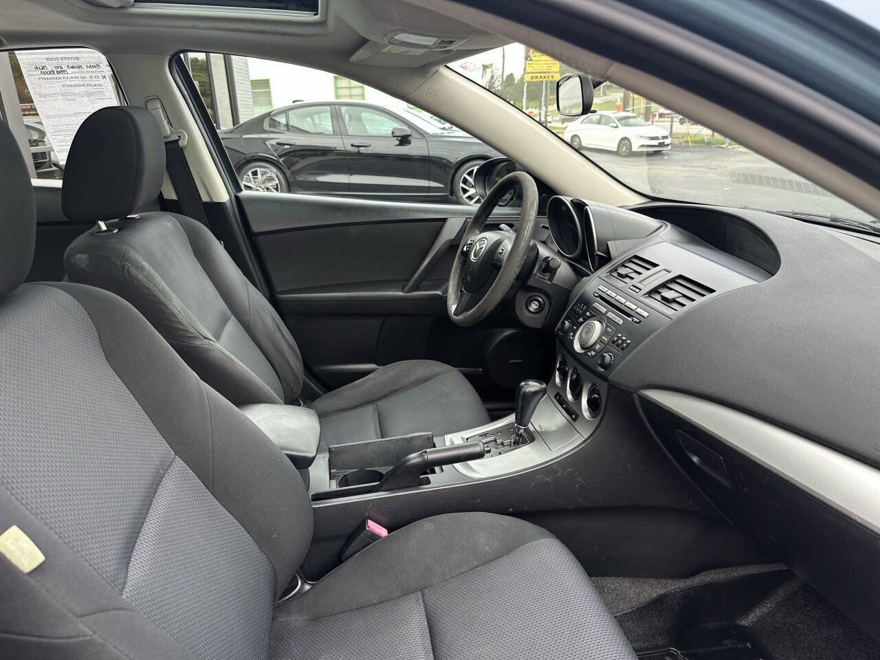 Used 2011 MAZDA MAZDA3 i Touring FWD image 9