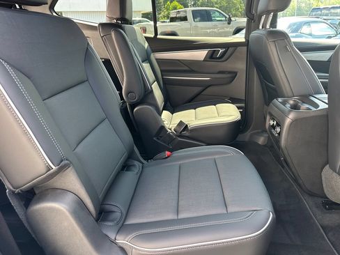 Used 2025 Buick Enclave Preferred w/ Power Package FWD image 16