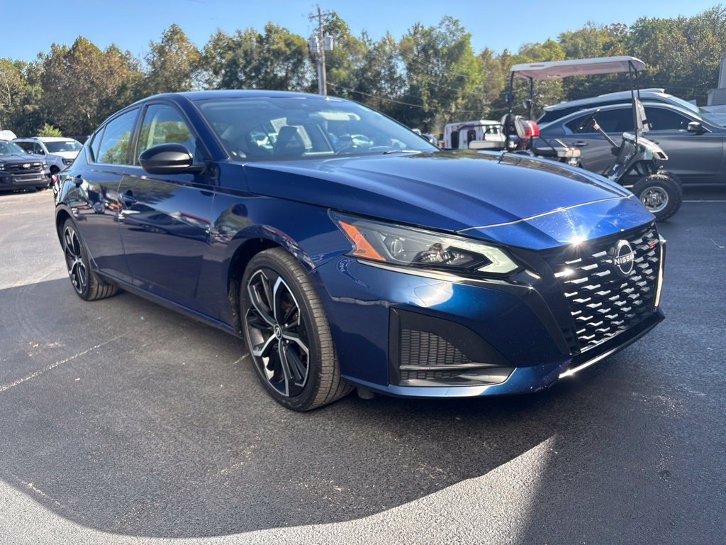 Used 2024 Nissan Altima 2.5 SR FWD image 2