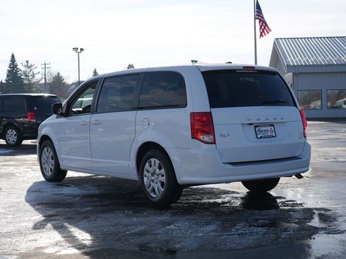 Used 2018 Dodge Grand Caravan SE w/ UConnect Hands-Free Group image 5