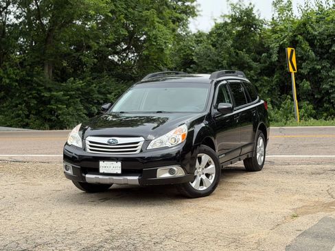 Used 2011 Subaru Outback 2.5i Limited AWD/4WD image 1