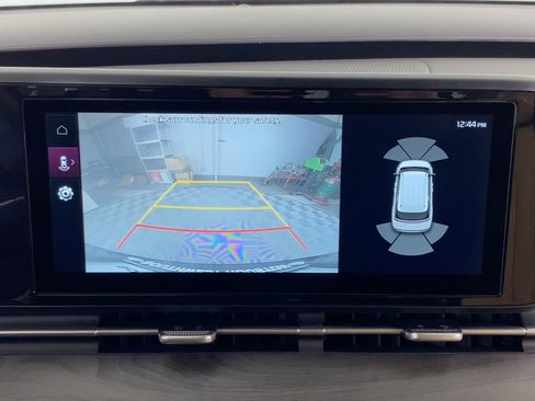 Used 2024 Kia Carnival EX image 24