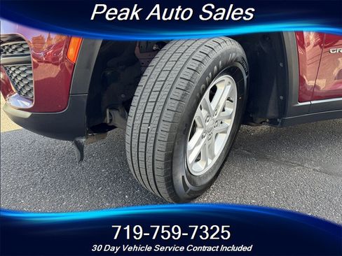 Used 2024 Jeep Grand Cherokee Laredo image 6