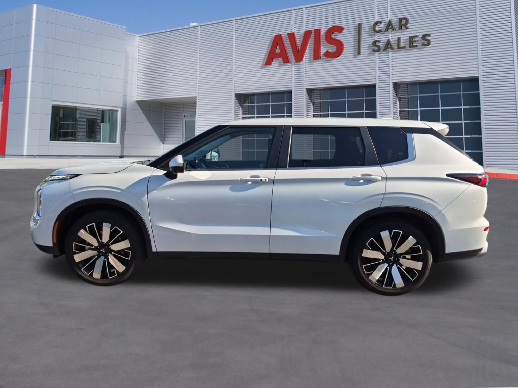 Used 2025 Mitsubishi Outlander SE AWD/4WD image 10