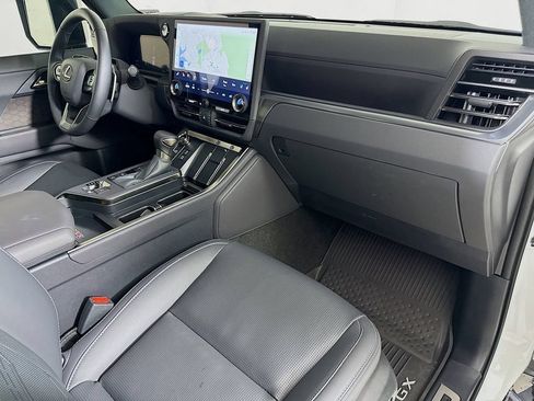 Certified 2025 Lexus GX 550 w/ Cold Area Package AWD/4WD image 30