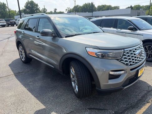Used 2020 Ford Explorer Platinum w/ Premium Technology Package AWD/4WD image 4
