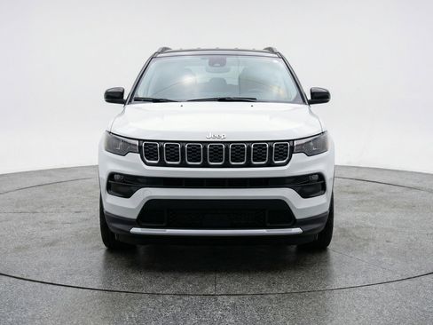 Used 2025 Jeep Compass Limited AWD/4WD image 2
