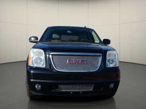 Used 2011 GMC Yukon Denali image 2
