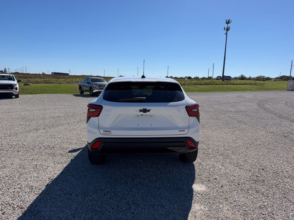 New 2026 Chevrolet Trax RS w/ Sunroof Package FWD image 4