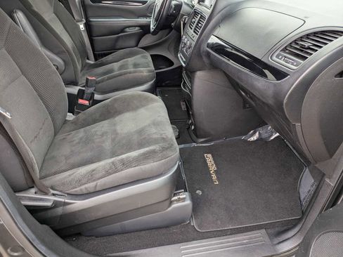 Used 2019 Dodge Grand Caravan SE image 15