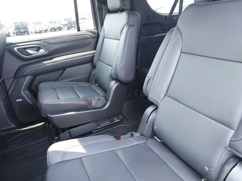 Used 2021 Chevrolet Suburban Z71 w/ Z71 Signature Package AWD/4WD image 28