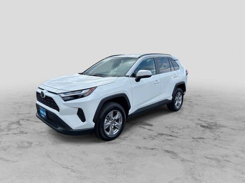 Used 2025 Toyota RAV4 XLE AWD/4WD image 4