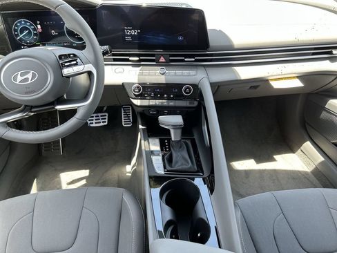 New 2025 Hyundai Elantra SEL FWD image 5