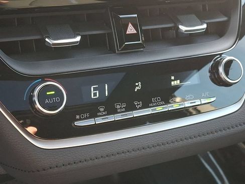 Certified 2022 Toyota Corolla SE w/ SE Premium Package FWD image 20