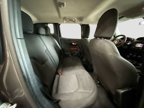 Used 2019 Jeep Renegade Sport image 25