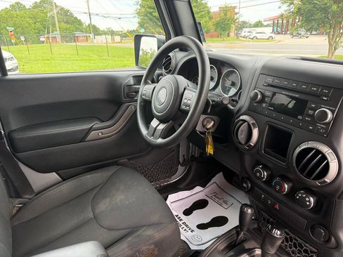 Used 2016 Jeep Wrangler Unlimited Sport AWD/4WD image 6