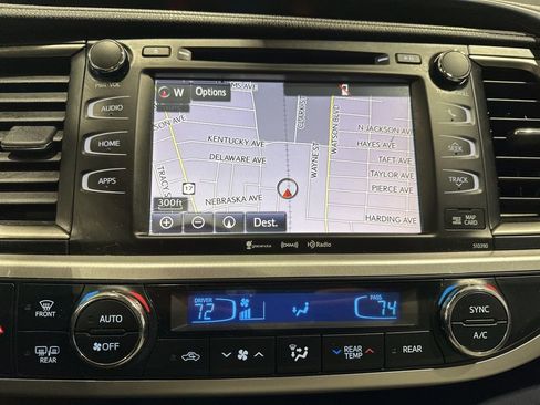 Used 2019 Toyota Highlander XLE AWD/4WD image 12