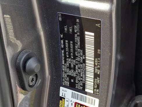 Used 2023 Toyota Highlander LE AWD/4WD image 26