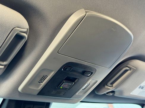 Used 2022 Toyota Camry SE image 29