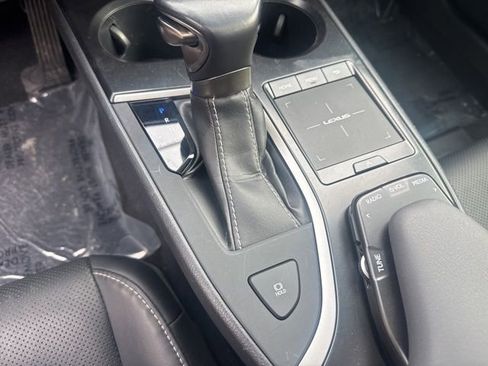 Used 2020 Lexus UX 200 w/ Premium Package image 26