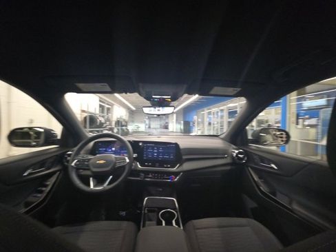 New 2025 Chevrolet Equinox LT w/ Safety and Technology Package image 24