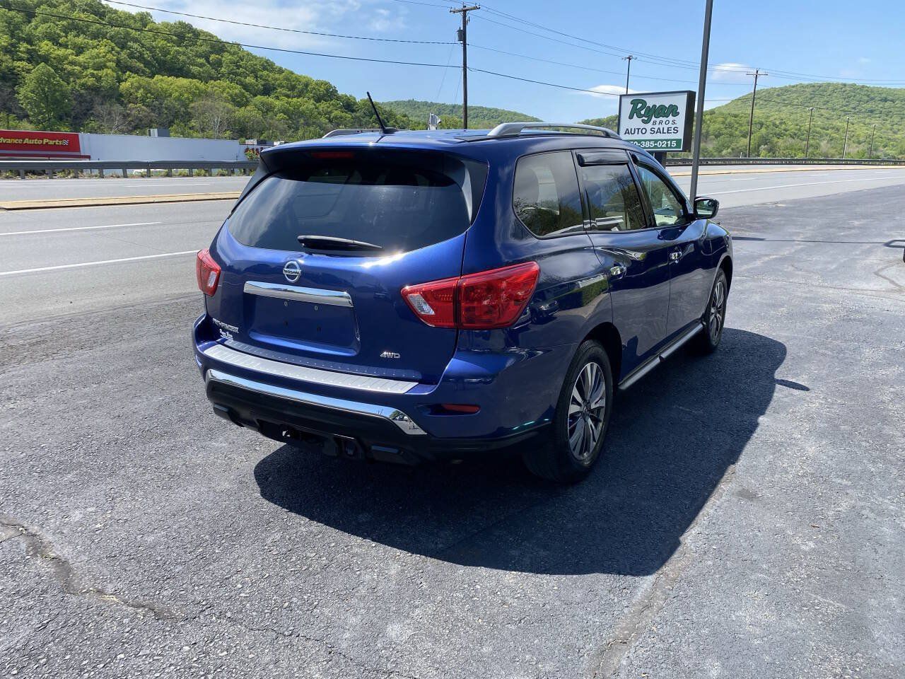 Used 2017 Nissan Pathfinder S AWD/4WD image 6