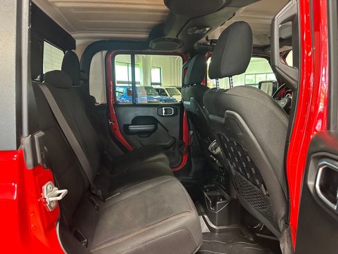Used 2020 Jeep Gladiator Rubicon AWD/4WD image 38