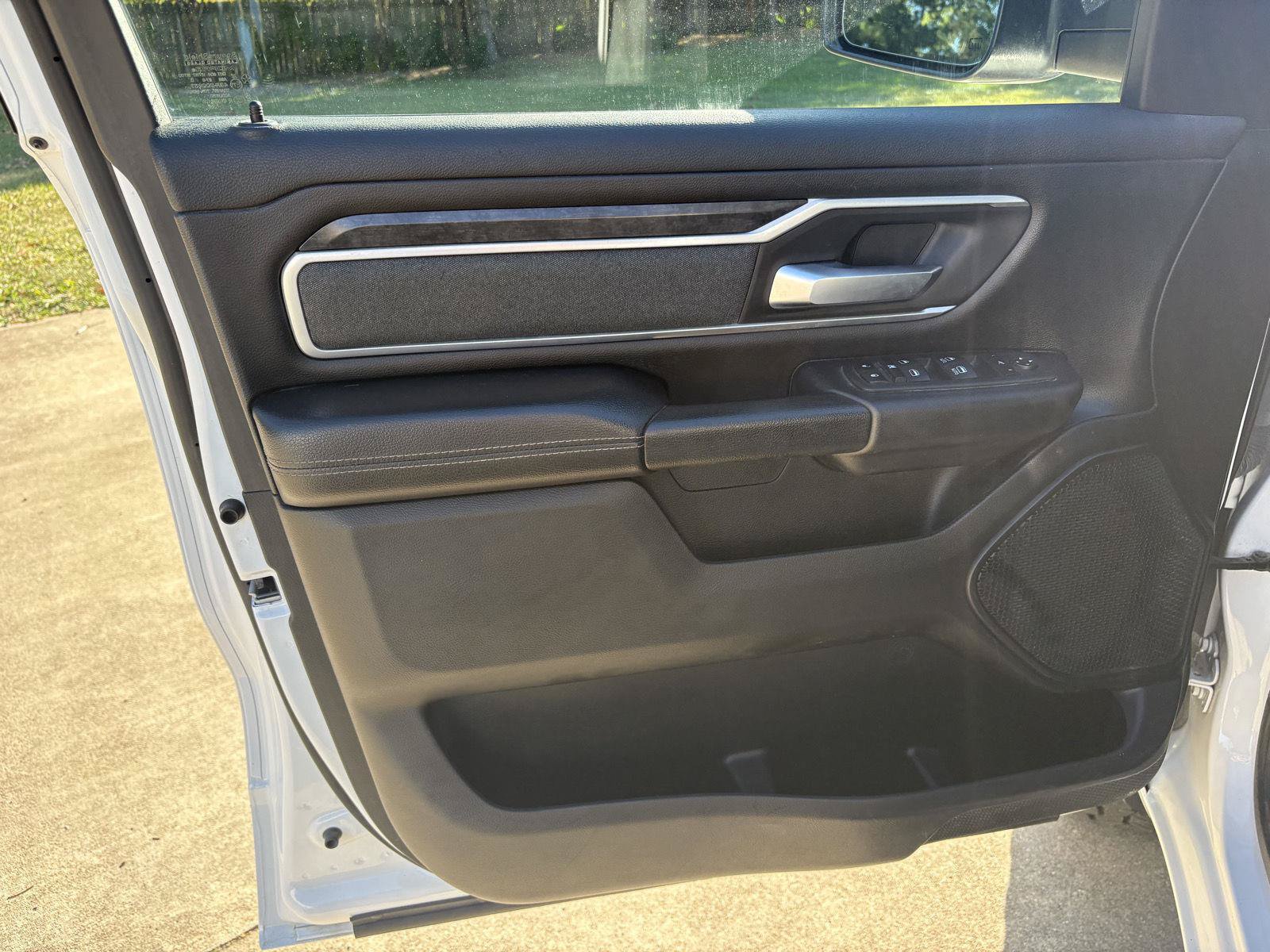 Used 2022 RAM 1500 Big Horn AWD/4WD image 3