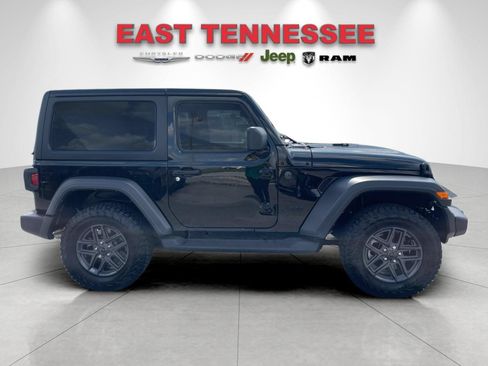 Used 2025 Jeep Wrangler Sport AWD/4WD image 2