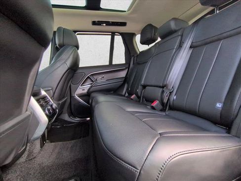 Used 2025 Land Rover Range Rover SE AWD/4WD image 19