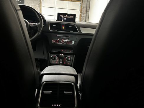 Used 2017 Audi Q3 2.0T Premium FWD image 38