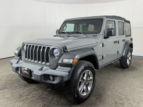 Used 2019 Jeep Wrangler Unlimited Sport AWD/4WD image 3
