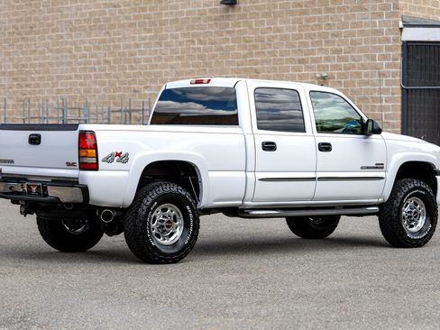 Used 2005 GMC Sierra 2500 SLE w/ Heavy-Duty Power Package AWD/4WD image 11
