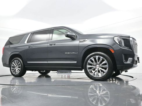 Used 2021 GMC Yukon XL Denali w/ Denali Premium Package AWD/4WD image 47