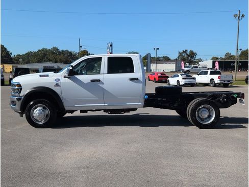 New 2026 RAM 5500 Tradesman w/ Chrome Appearance Group image 2