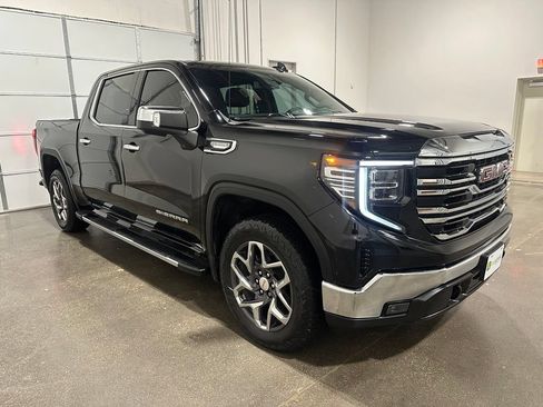Used 2025 GMC Sierra 1500 SLT AWD/4WD image 3