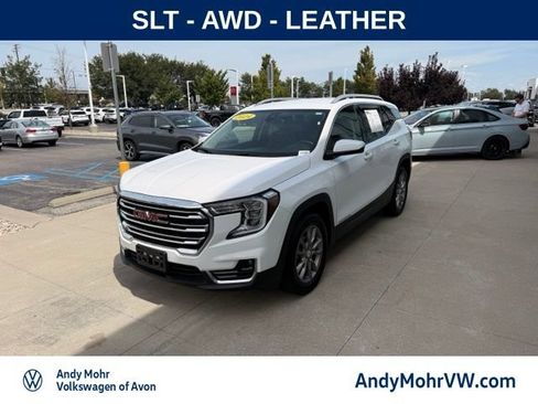 Used 2024 GMC Terrain SLT AWD/4WD image 3