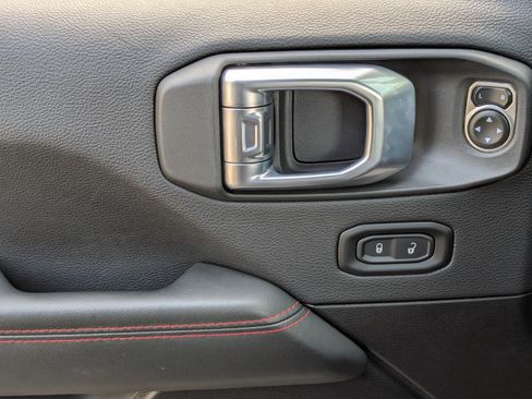 Used 2025 Jeep Wrangler Rubicon image 16