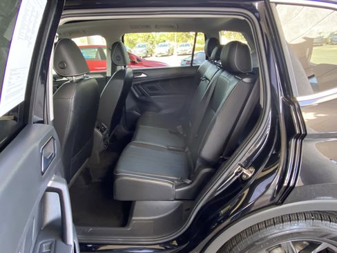 Certified 2022 Volkswagen Tiguan SE w/ Panoramic Sunroof Package FWD image 37