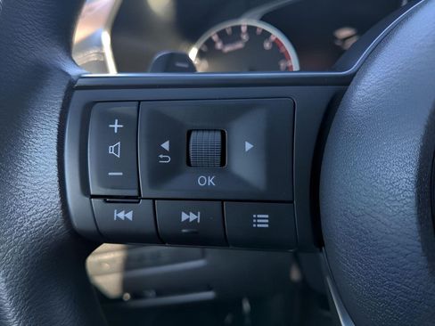 Used 2023 Nissan Rogue S AWD/4WD image 43