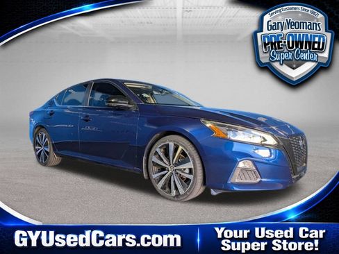 Used 2020 Nissan Altima 2.5 SR w/ Premium Package FWD image 1