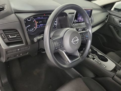 Used 2024 Nissan Rogue SV FWD image 18