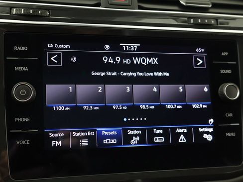 Used 2023 Volkswagen Tiguan SE w/ Panoramic Sunroof Package AWD/4WD image 45