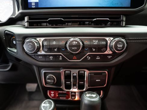 Used 2024 Jeep Wrangler Rubicon 392 image 27