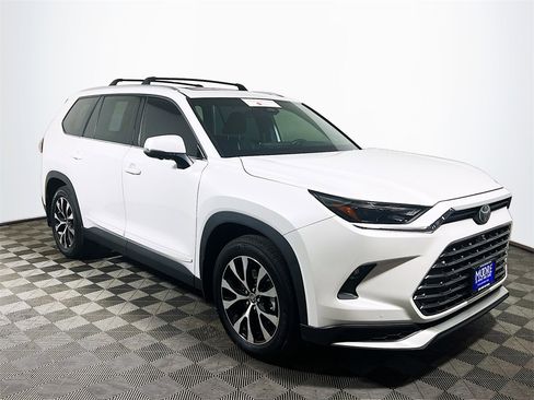 Certified 2025 Toyota Grand Highlander AWD Hybrid image 1