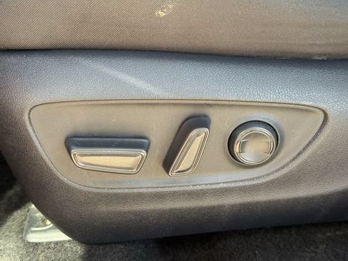 Used 2025 Toyota RAV4 XLE FWD image 27
